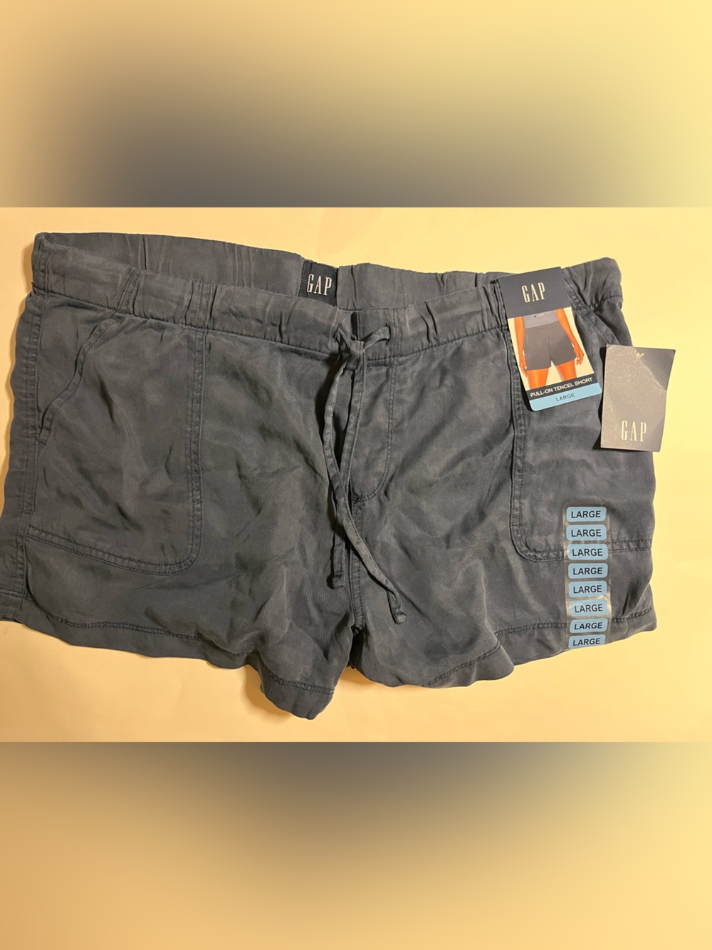Gap pull on tencel shorts L